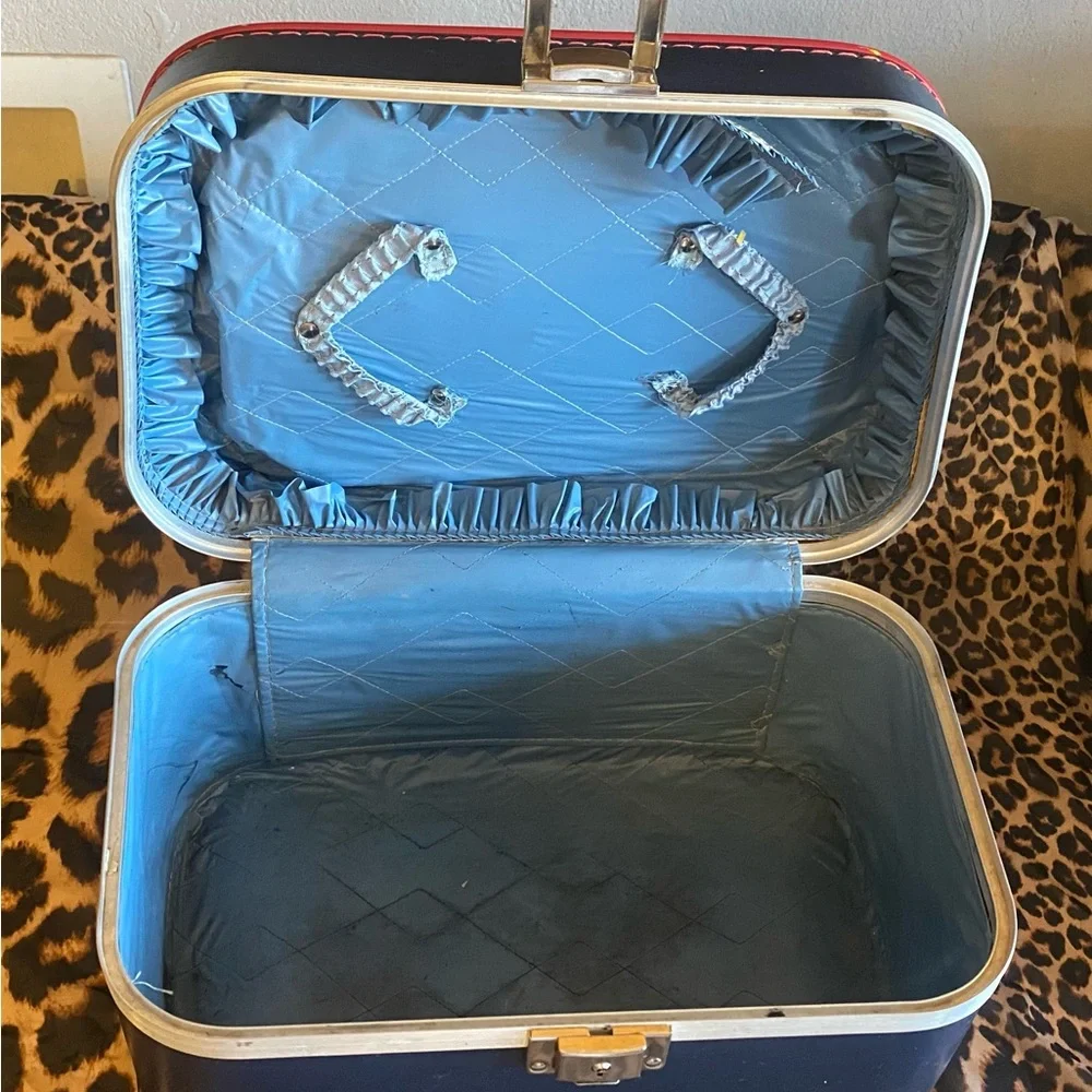 70’s Trunk. - Picture 2 of 5